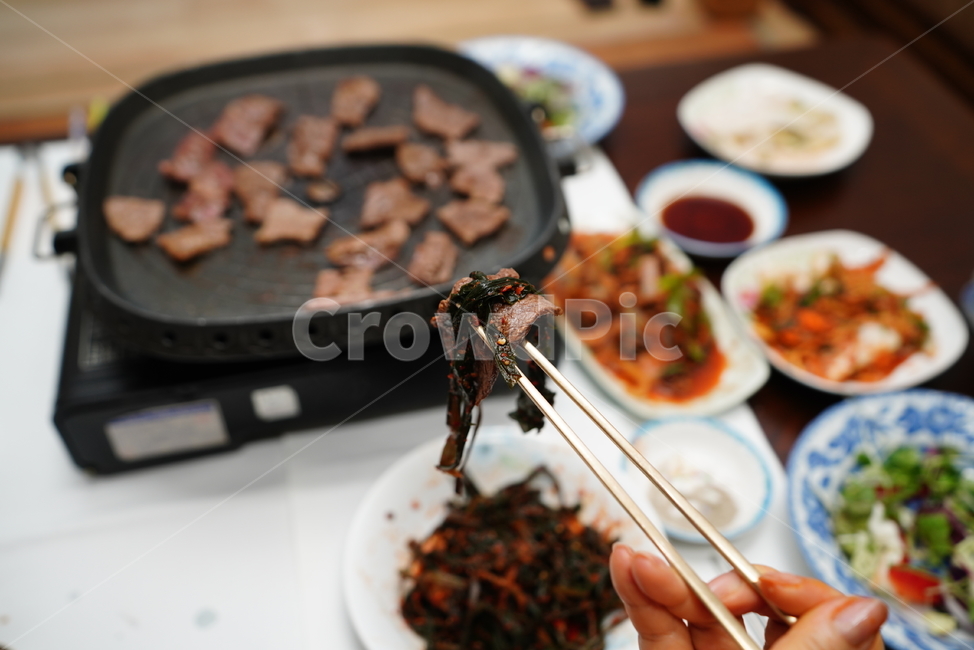 고기,한우,소고기,육식,육류,식사,안주,먹거리,한식,집밥,불판,구이