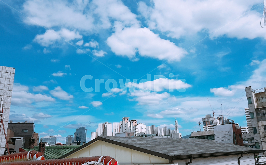 하늘풍경,하늘,sky,옥상,옥상에서,상쾌한날씨,좋은날,rooftop,wind,landscape,scenery,scene,view,풍경,좋은날씨,바람부는날,바람좋은날,파란하늘,blue,bluesky,푸른하늘,도시,풍경,city,landscape,한국도시풍경,한국도시경관,korea cityscape