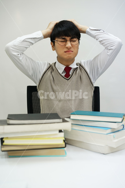 수능,교육,학생,교복,시험,강의,수업,고등학생,고3,남고생,남자고등학생,남고,수능시험,기말고사,중간고사,모의고사,exam,quiz,test,학업,공부,남자,남학생,사람,인물,인간,human,person,얼굴표정,facialexpression,face,남성,man,male,학교,education,learning,study,schoo,사람,인물,인간,human,person,얼굴표정,facial expression,face,남성,남자,man,male,감정표현,기분,feeling,emotion,교육,학교,공부,education,learning,study,school