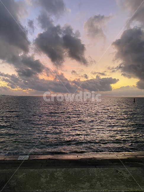 sky,skyline,clouds,wave,sun,sunset,night,nightmood,mood,beach,sea,ocean,해변,노을,구름,하늘,바다,경치,해질녘,밤바다,nature,자연,outdoors,옥외