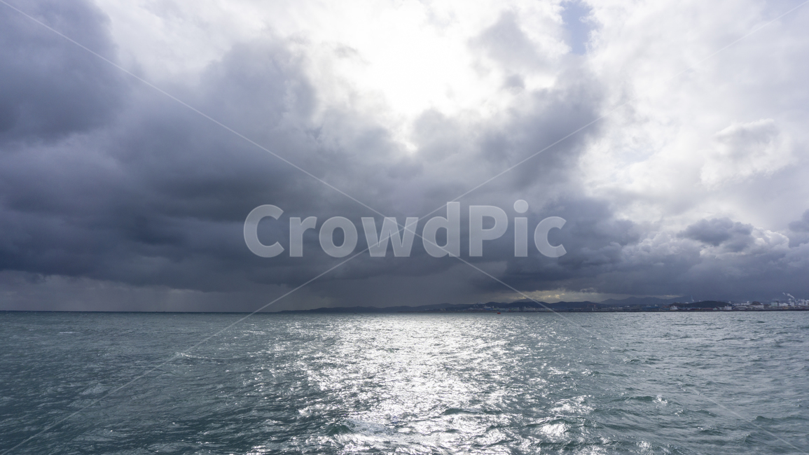 바다,구름,일몰,sunset,sea,clouds,blue,파랑,하늘색,하늘,선박,ship,자연,nature,햇빛,황혼,붉은하늘,새벽,나라