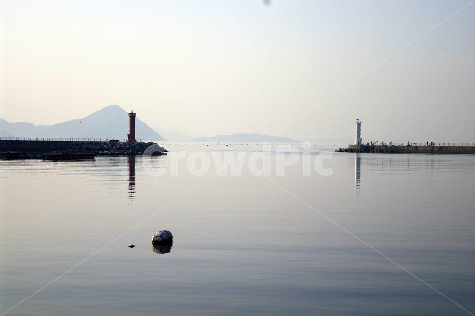 바다,풍경,등대,하늘,섬,등대,lighthouse,nature,자연,land,땅,outdoors,옥외,water,물,transportation,교통,watercraft,선박,vehicle,차량,ocean,대양,sea,shoreline,해안선
