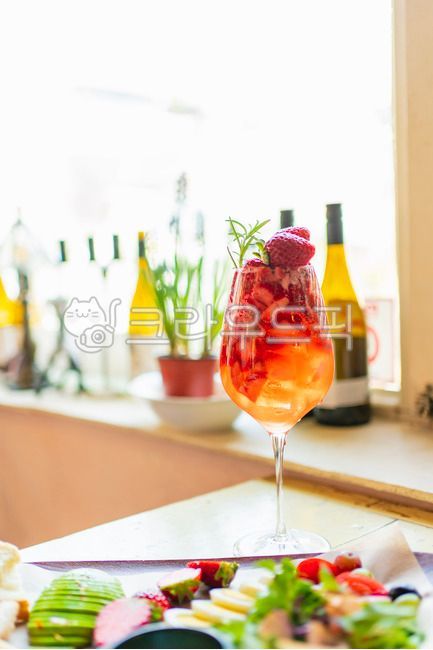 lunch,restaurant,strawberry,food,drink,Strawberry Ade,cafe,cocktail,beverage,by the window,table