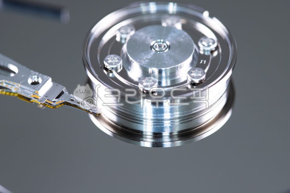 data,document,save,hard disk,Electronic products,computer,file,Opening,record,physical,signal,write,storage device,hardware,close up,storage medium,read,surface,metal,equipment,technology,Gouging,Contact,science,computer hardware,self,back up,information,