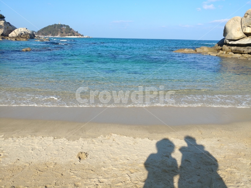 수평선,horizon,겨울바다,그림자,물,자연,풍경,해변,바다,beach,sea,사람,인물,인간,human,person,인물실루엣,사람실루엣,character silhouette,human silhouette,water,shoreline,해안선,nature,ocean,대양,outdoors,옥외,land,땅,promontory,곶,coast,연안
