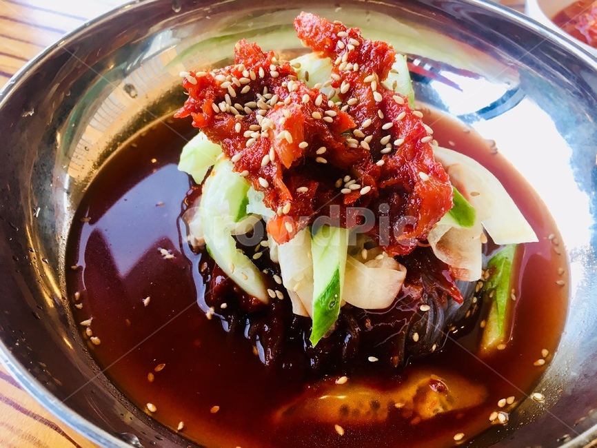 코다리냉면,냉면,음식,한식,비빔냉면,음식,식재료,요리,food,cook,meal,dishes,food reserves,면류,면요리,noodles,한식,한국음식,한국요리,korean food,korean dishes,korean meal,korean cook