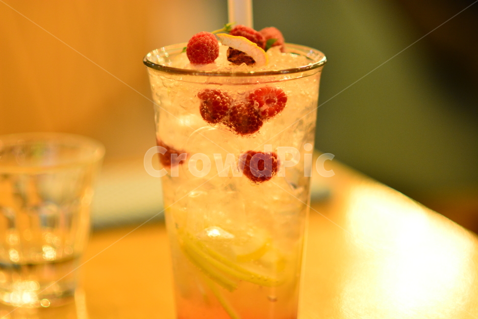 실내,카페,실내조명,레몬에이드,음료수,음식,유리잔,탄산수,음료수,drink,beverage