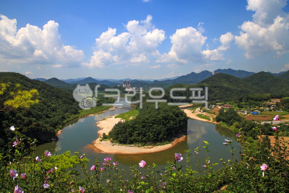 sky,nature,water,Rose of Sharon flower,Korean Peninsula Topography,outdoors,Korean Peninsula,Environment,river,terrain,Yeongwol