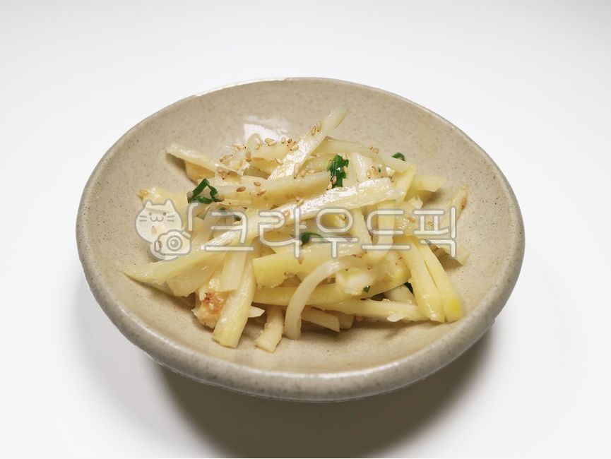side dish,Stirfried bellflower root,bellflower greens,food