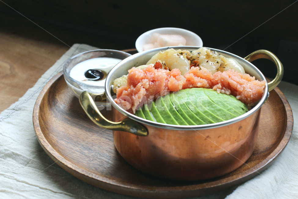 아보카도명란비빔밥,아보카도,명란,명란비빔밥,비빔밥,음식,한식,한국음식,봄철별미,별미,제철음식,food,산뜻한음식,배경화면,바탕화면,wallpaper,건강,헬스웨어,헬스케어,healthware,health care,음식,식재료,요리,food,cook,meal,dishes,food reserves,휴식,힐링,rest,relaxation,healing