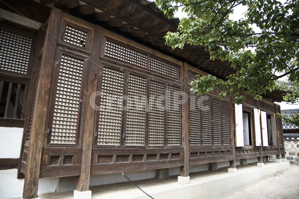전통가옥,한국의미,기와집,처마,담장,담벼락,담,목주택,목조주택,기와,마루,옛날집,조선시대,조선,한국의집,대문,시간여행,서울,한국,culture,tradition,wall,door,roof,gate,한국전통,한국문화,korean traditional,korean culture,건축물,건물외관,exterior,building,structure,architecture,construction