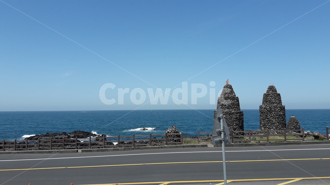제주도,해안도로,파란하늘,돌탑,바다,제주도,jeju,jeju island,road,도로,asphalt,아스팔트,tarmac,타맥