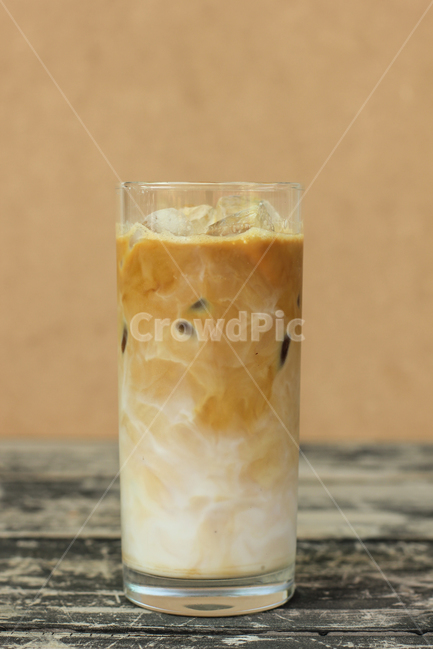 아이스커피,카페라떼,우유,커피,라떼,테이크아웃,커피잔,차가운,카페인,음료,바리스타,메뉴,레시피,클로즈업,오브젝트,커피,카페,coffee,cafe,누끼,remove background