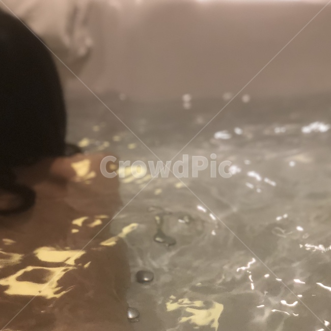 욕조,입욕,스파,반신욕,뒷모습,힐링,휴식,피로,피로회복,인물,사람,입욕제,아로마