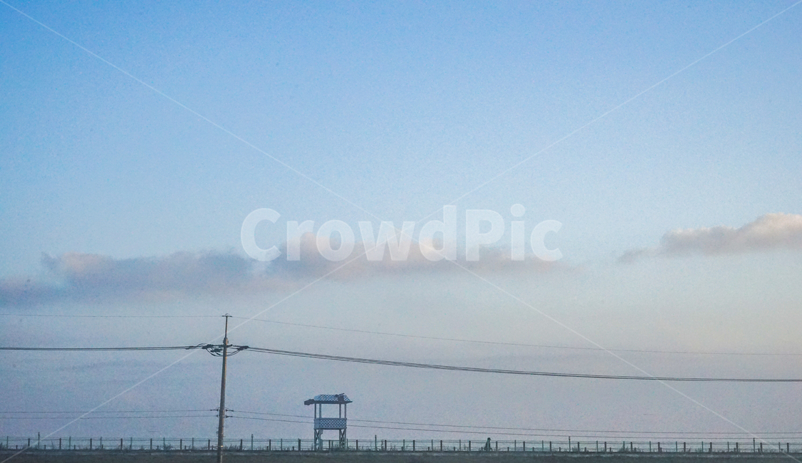 제방,둑,산책로,전봇대,전선,행인,사람,하늘,구름,자연,풍경,nature,landscape,cable,케이블