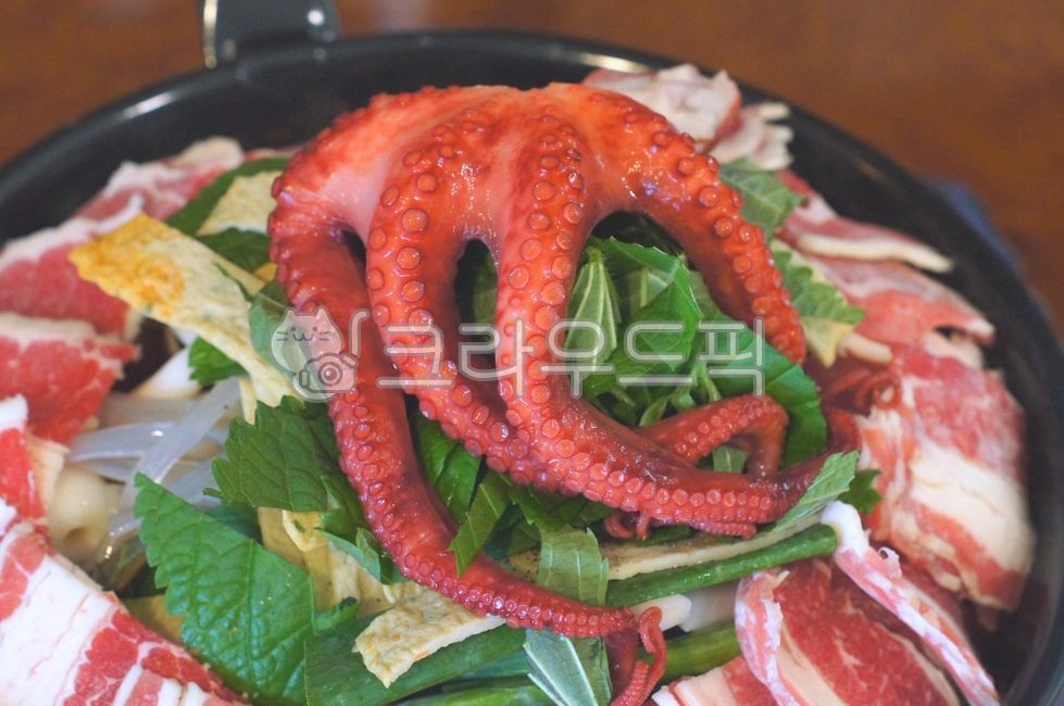 Octopus seafood casserole,octopushotpot,hotspicyseafoodstew,Whole octopus rice cake,wholeoctopus,Seafood beef and pork belly hot pot,spicyseafoodstew,whole octopus,Seafood beef and pork tteokbokki,seafoodhotpot,octopusstew,seafood hotpot,tteokbokki,Seafoo