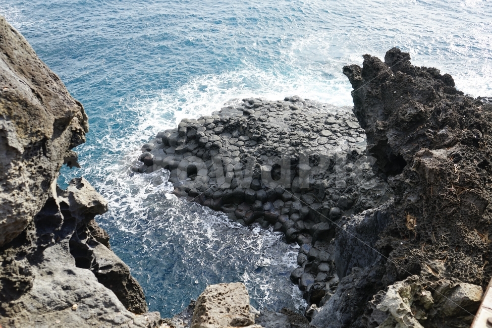 제주도,제주바다,주상절리,괴암석,바다,자연,풍경,nature,landscape,제주도,jeju,jeju island,promontory,곶,outdoors,옥외,cliff,낭떠러지,sea,water,물,ocean,대양,rock,록