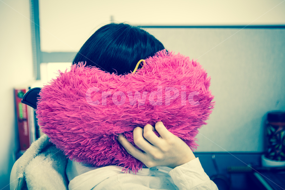 하트,부끄러움,표현,하트방석,숏커트의그녀,이쁜손,사람,인물,인간,human,person,감정표현,기분,feeling,emotion