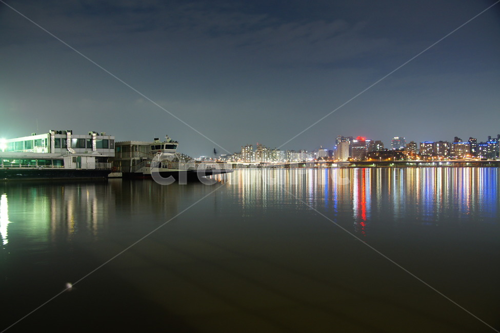 한강,야경,불빛,조명,도심,도시,도심야경,도시야경,야경,밤,풍경,nightscape,night,landscape,건축물,건물외관,exterior,building,structure,architecture,construction,water,물,waterfront,워터 프론트