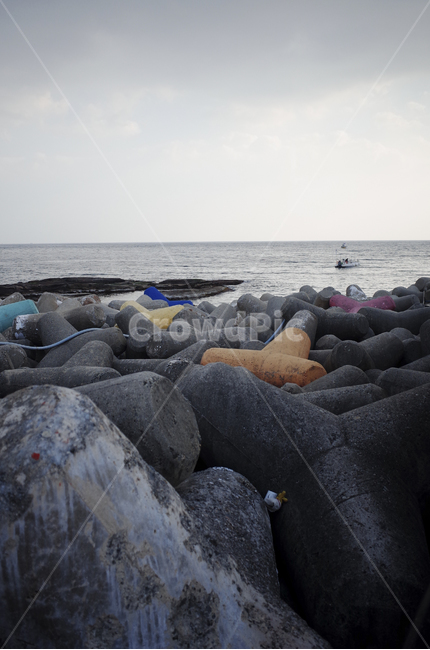 water,물,ocean,대양,nature,자연,outdoors,옥외,sea,바다,shoreline,해안선,coast,연안,beach,해변,바닷가,rock,바위,방파제,seawall