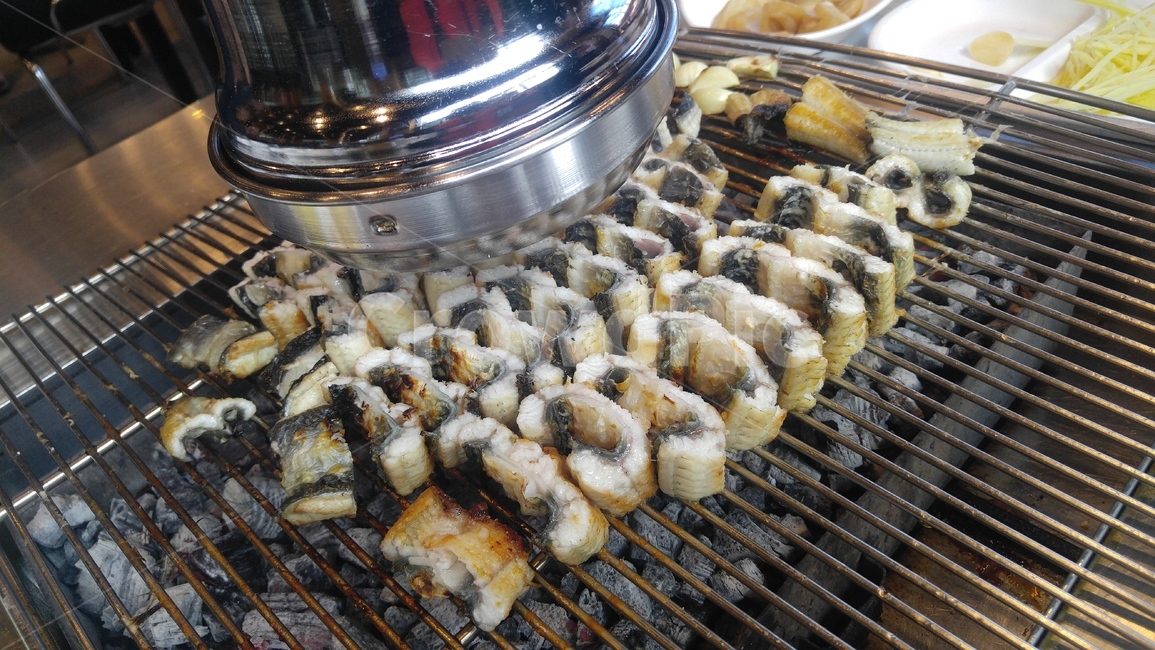 장어,민물장어,장어구이,민물장어구이,바다장어,한식,맛있는,소금구이,구이,건강,건강식,비싼,고급,보양식,자연,자연식,food,음식,식당