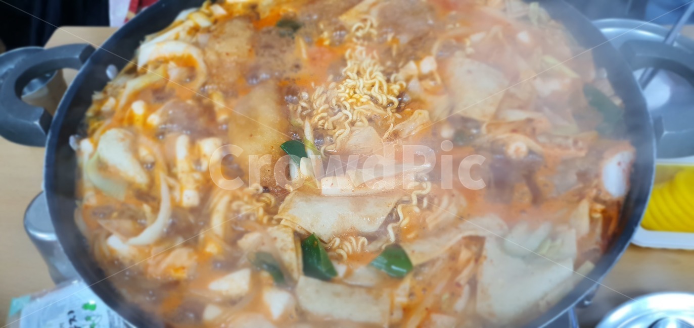 떡볶이,음식,즉석떡볶이,매콤,매운떡볶이,신당동떡볶이,meal,cuisine,koreanfood,tteokbokki,delicious,food,spicy,tasty,dinner,lunch,dish,eat,plate,homemade,cooking,tradition,koreanculture,korea,rice,snack,vegetable,instant,plant