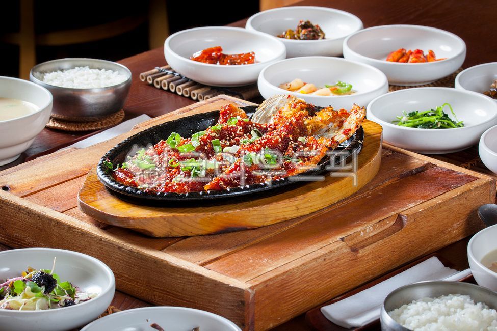 황태,황태구이,구이,생선구이,양념,양념구이,황태정식,황태구이정식,한정식,전통음식,깨,참깨,전통요리,토속음식,전통,황태국,생선,물고기,요리,한국요리,한국음식,한국전통음식,먹거리,전통먹거리,건어물,황태해장국,수산물,식당,음식점,한국식당,한국음식점,상차림,건강식,영양식,건강음식,영양음식,반찬,가정식,백반,가정식백반,밥,쌀,쌀밥,나물,대파,파,야채,채소,식재료,생선요리,접시,접시받침,대나무받침,대나무,나무트레이,원목트레이,트레이,맛집,food,식사,음식,한식,별미,한국밥상