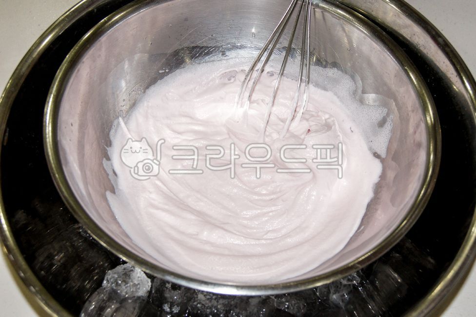 얼음,소금,그릇,bowl,아이스크림만들기,우유,거품기,cream,크림,dessert,디저트