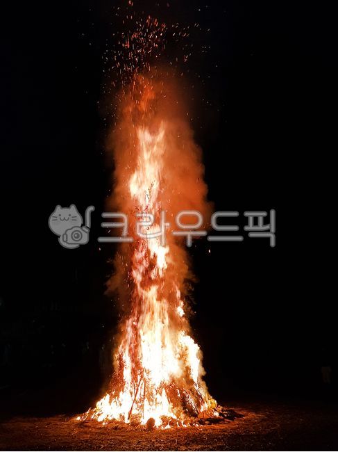 Full moon of the first lunar month,Burning the moon house,fire,tradition,flame