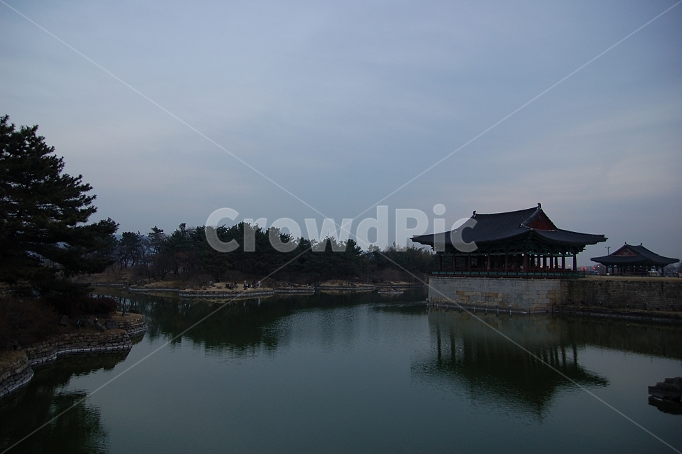 coastal reservoir,pond,reflection,Anapji Pond,tourism,tourist attraction,tradition,lighting,Gyeongju,Cultural assets,Korea