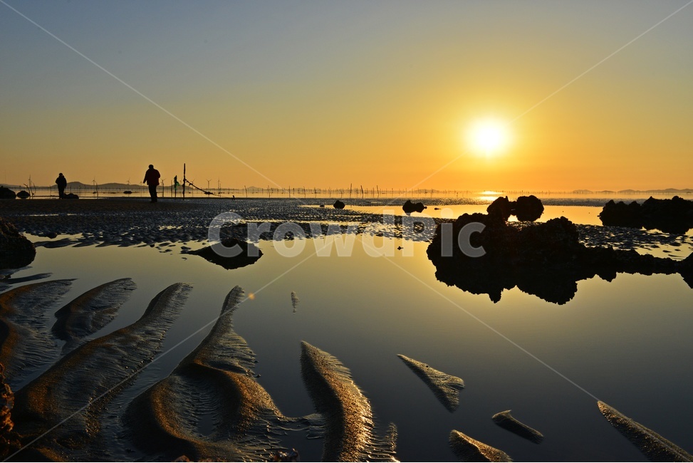 human,인간,person,사람,promontory,곶,light,빛,flare,플레어,outdoors,옥외,sunlight,햇빛,nature,자연,dusk,황혼,sky,하늘,sunset,일몰,redsky,붉은하늘,영광,백수,백수해안,백수해안일몰,모래톱