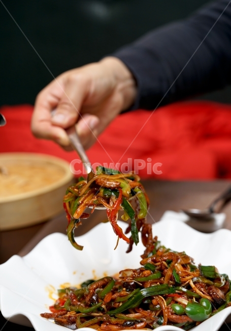 고추잡채,중식,중국요리,중화요리,음식,요리,푸드,먹방,먹거리,식사,안주,야채,디너,모임,만남,손,음식,식재료,요리,food,cook,meal,dishes,food reserves,중식,중국음식,중화요리,chinese food,chinese dishes,chinese meal,chinese cook