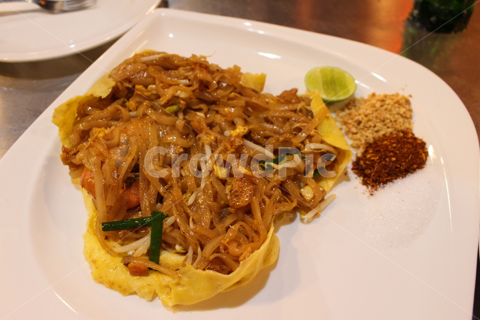 Poo Pat Pong Curry,pad thai,fried rice,Thai food,Fried noodles,Thai cuisine,Southeast Asian food,Sukki,Whole pork barbecue