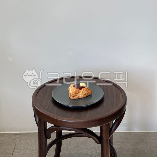 coffee table,coffeetable,chair,cafe,dessert,scone,furniture,cafe dessert,Home Cafe,table
