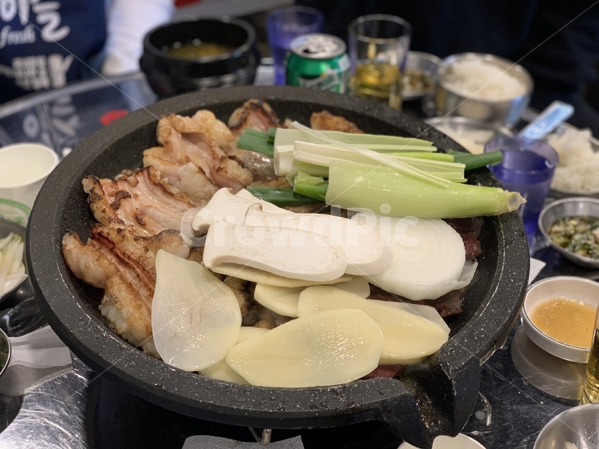 곱창,곱창모듬,대창,야식,맥주,음식,식재료,요리,food,cook,meal,dishes,food reserves,육류,고기,meat,한식,한국음식,한국요리,korean food,korean dishes,korean meal,korean cook