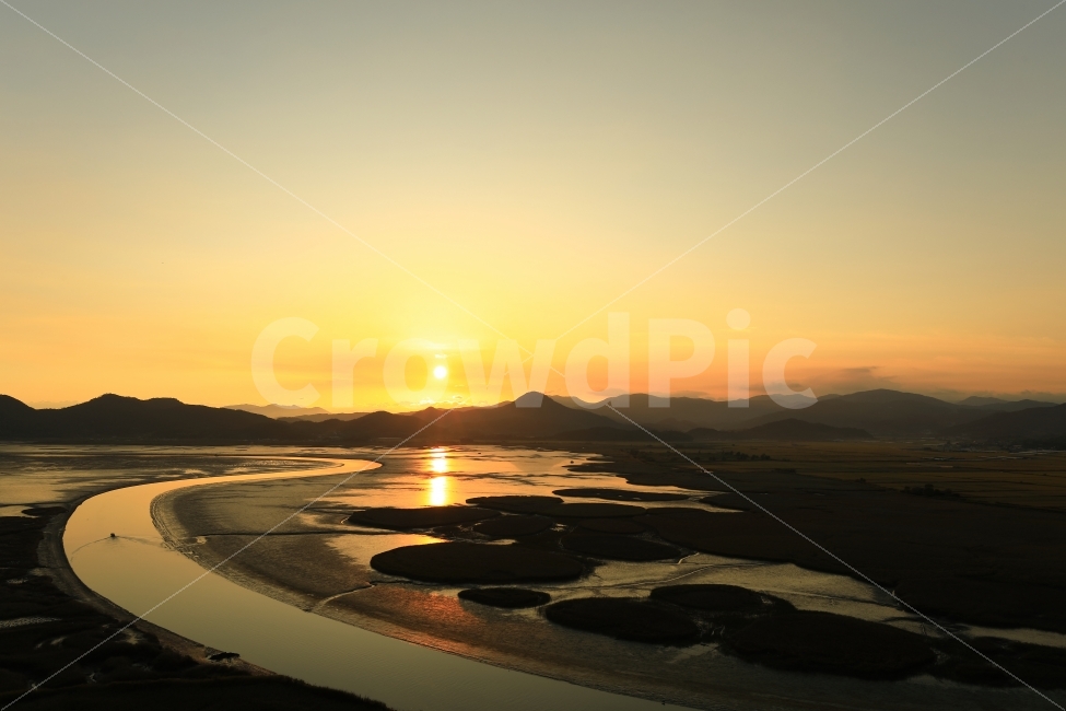 노을,순천만습지,태양,바다,빛,배,갈대,원,곡선,자연,풍경,nature,landscape,한국자연풍경,한국자연경관,korea nature landscape,flare,플레어,light,outdoors,옥외,sunlight,햇빛,sky,하늘,red sky,붉은 하늘,sunset,일몰,dawn,새벽,dusk,황혼