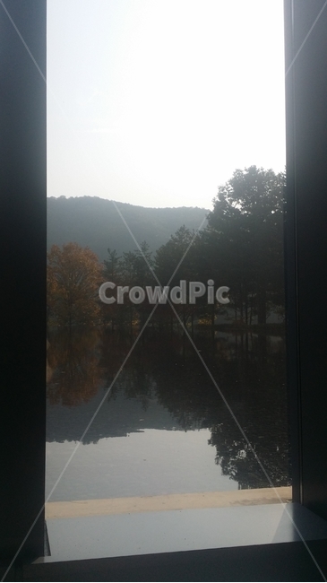 가을,숲,호수,창문,하늘,산,계절,fall,autumn,forest,lake,window,sky,mountain,가을,계절,fall,autumn,season,자연,풍경,nature,landscape,weather,날씨,outdoors,옥외