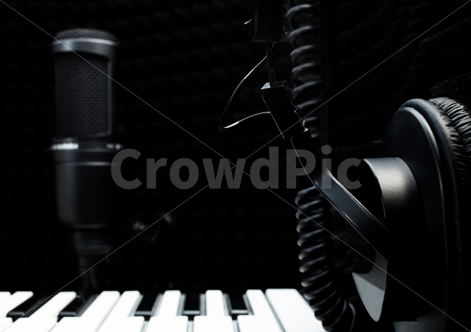 마이크,mic,헤드폰,키보드,피아노,건반,음악,스튜디오,노래,녹음,사물,물건,오브젝트,thing,object,matter,악기,음향기기,musical instrument,musical equipment