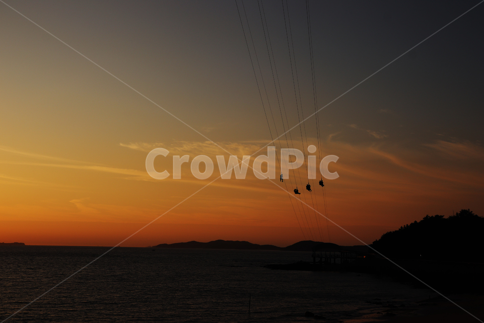 leisureactivities,레저활동,adventure,모험,outdoors,nature,자연,옥외,짚라인,zipline,노을,sunset,바다,beach,ocean,구름,cloud