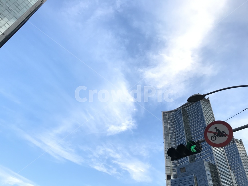 가을,하늘,청명,구름,바람,교통,교통수단,traffic,transportation,건축물,건물외관,exterior,building,structure,architecture,construction