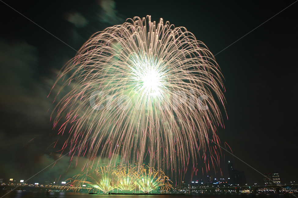 불꽃놀이,여의도불꽃놀이,여의도,한강,야경,야경,밤,풍경,nightscape,night,landscape,도시,city,한국도시풍경,한국도시경관,korea cityscape,축제,행사,festival,carnival,event,nature,자연,outdoors,옥외