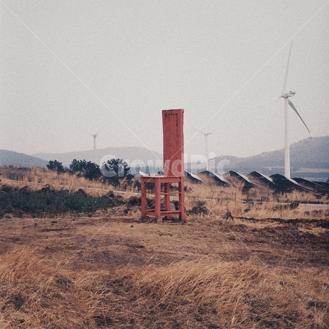 nature,자연,outdoors,옥외,바닥,ground,의자,가을,바람,쓸쓸,선선,갈색,필름,fall,autumn,chair,가을,계절,fall,autumn,season