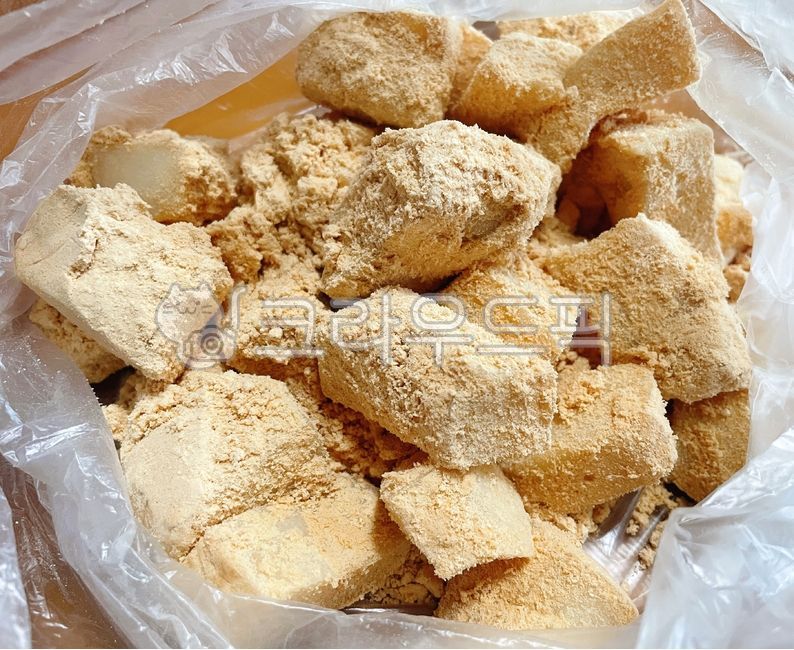 인절미,콩가루,인절미떡,찹쌀떡,콩고물,떡,간식,후식,디저트,전통,전통음식,명절음식,한식,한국음식,음식,요리,식사,식재료,먹방,food,dish,meal,cook,koreanfood,dessert