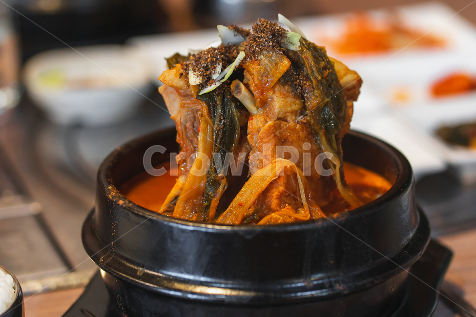 감자탕,한식,돼지고기,해장국,뼈다귀,음식,식재료,요리,food,cook,meal,dishes,food reserves,육류,고기,meat,한식,한국음식,한국요리,korean food,korean dishes,korean meal,korean cook