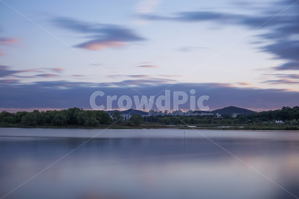 호수,반영,투영,하늘,구름,풍경,건물,저수지,도시,풍경,city,landscape,water,물,nature,자연,outdoors,옥외,reservoir