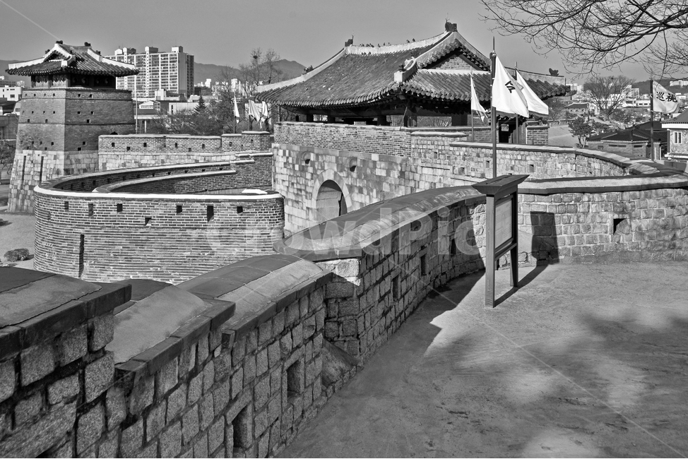 화서문,수원화성,화성,옹성,보물제403호,성문,성곽,조선시대,정약용,흑백
