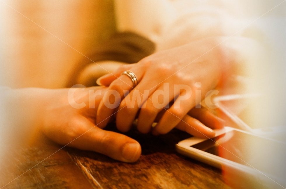 연인,반지,커플,필름,손,프로포즈,사랑,따뜻함,낭만,사람,인물,인간,human,person,신체일부,몸,body,손,제스처,표시,손짓,표현,gesture,hand,sign,expression,연인,커플,사랑,lover,couple,감정표현,기분,feeling,emotion,감성,sensible,색깔,색상,색채,색감,color sense,color sensitivity,feeling of color,연출,컨셉,콘셉,direction,concept