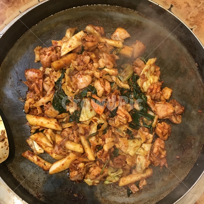 음식,닭갈비,닭고기,요리,매운음식,매운요리,매운식사,식사,밥,점심,저녁,아침,저녁밥,닭고기요리,닭요리,매운,뜨거운,따듯한,chicken,cook,맛있는,spicy,hugry,배고픈