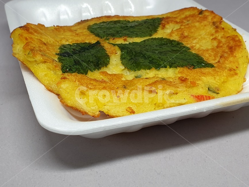 녹두전,전,한국음식,전통음식,명절음식,한국요리,전통요리,명절요리,음식,food,koreafood,스티로품,사물,오브젝트,object,후식,디저트,간식,desert,dish,meal,styrofoam,지지미,치지미,찌지미,깻잎,식물,plants,야채,채소,빈대떡,nokdujeon,mungbeanpancake,bindaetteok,부침개