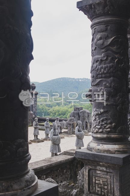 Emperor Khaidin,statue,vietnam,Vietnamese cultural assets,Da Nang,Khai Dinh Palace,architecture